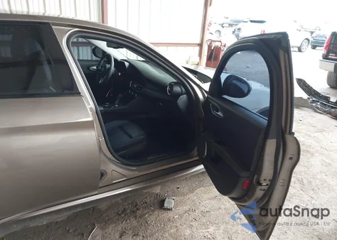 2019 Alfa Romeo Giulia z USA, uszkodzony, nr VIN ZARFAMAN8K7599187